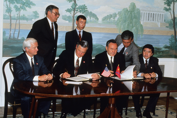 ken-derr-kazakhstan-president-sign-agreement.jpg