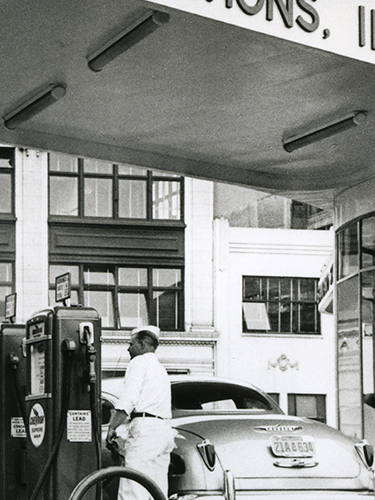 1960s Era VINTAGE GULF GAS STATION Photo (201-y)